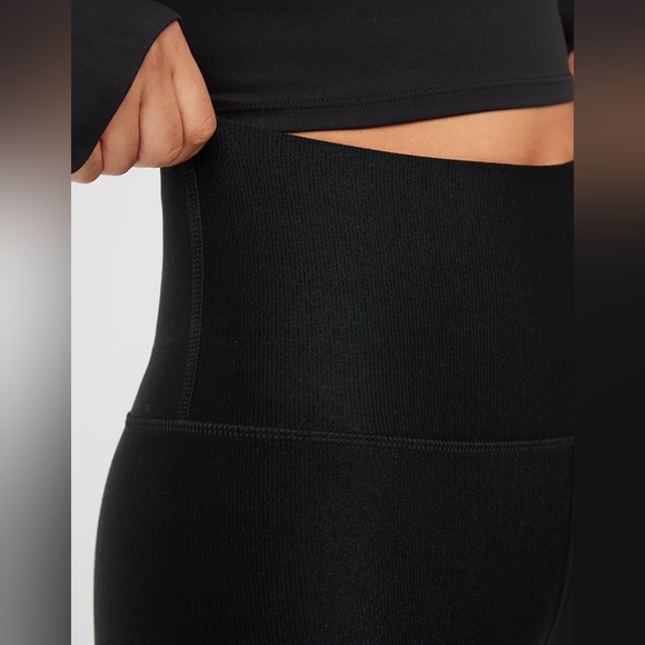 Offline by Aerie Ribbed Shine High Waisted 7/8 Legging in Black Size M - Picture 3 of 11